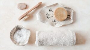 Lire la suite à propos de l’article Trousse de toilette en avion : règles et checklist 2026