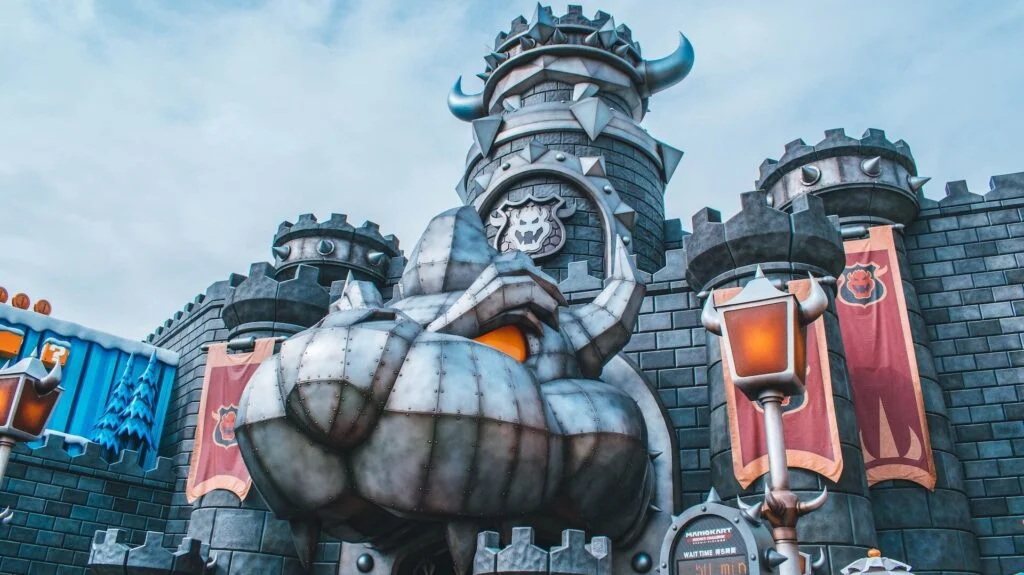 Château de Bowser et attraction Mario Kart à Super Nintendo World