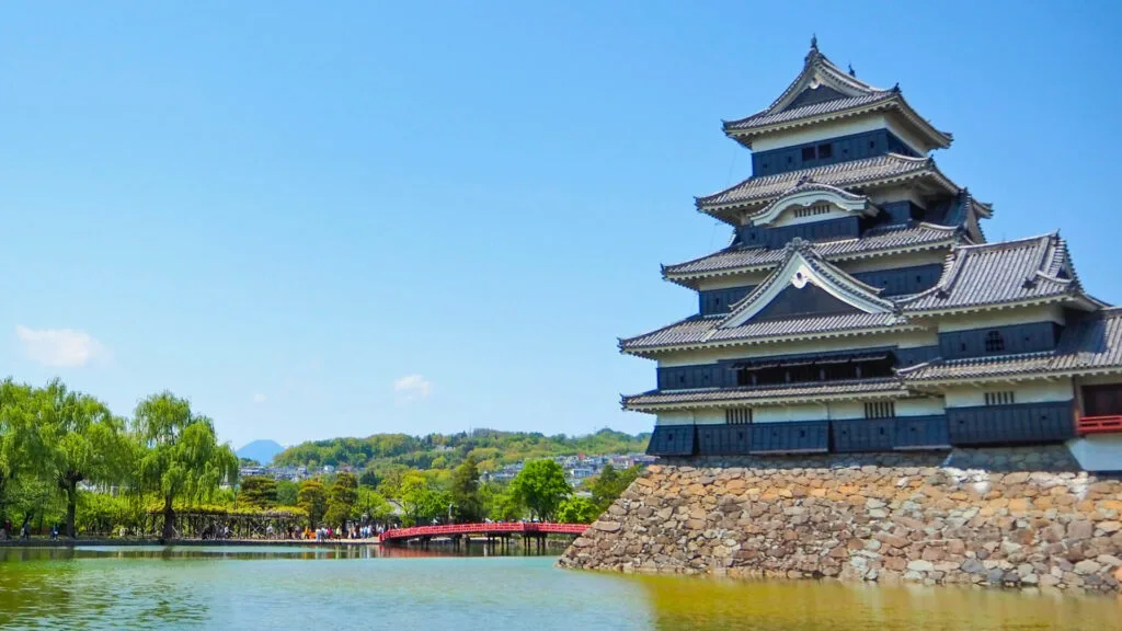 Château de Matsumoto dans les Alpes japonaises
