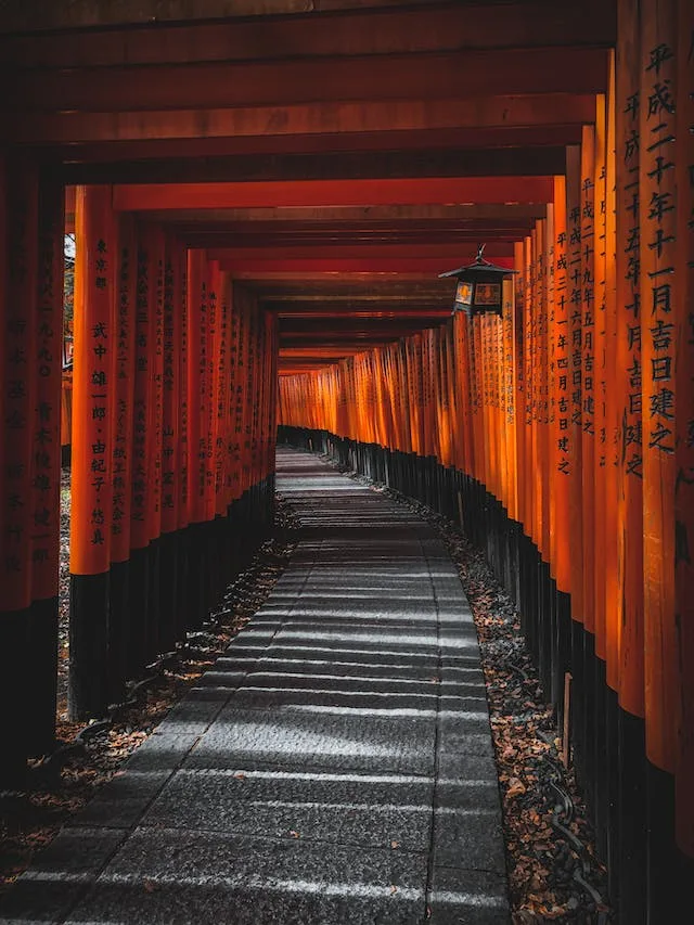 Torii rouges du sanctuaire Fushimi Inari à Kyoto