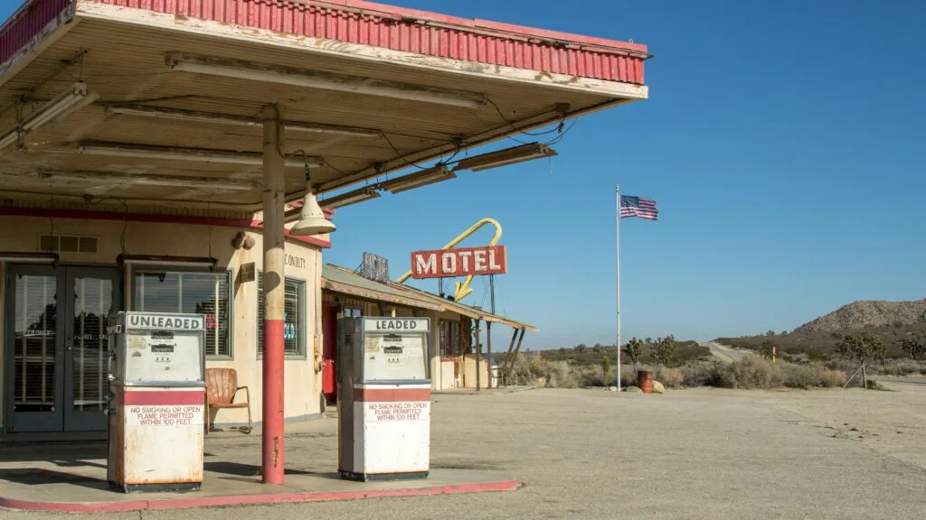 Station-service pendant un road trip en Californie