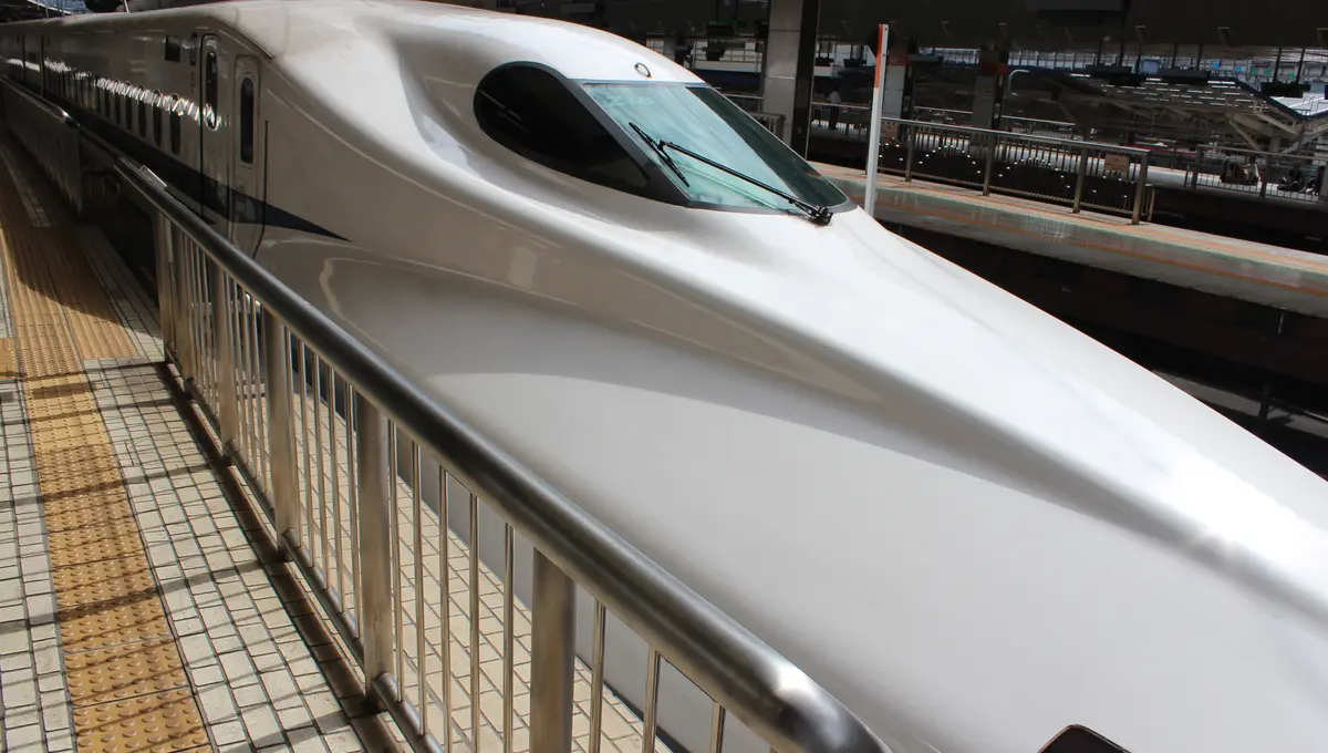 Shinkansen en gare de Tokyo pour illustrer le budget transport au Japon