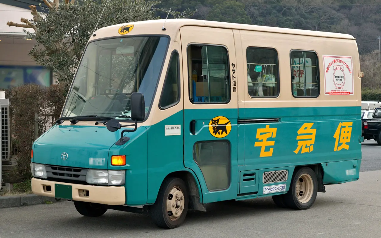 Camion Yamato Transport utilisé pour la livraison de bagages au Japon